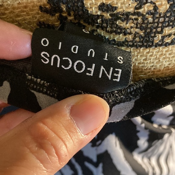 En Focus Studio size 8 Elegant Black and White Zebra Print Dress - Picture 4 of 5